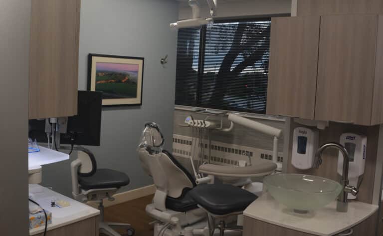 Lee-Family-Dentistry-Overland-Park-Operatory-5-1950x1200