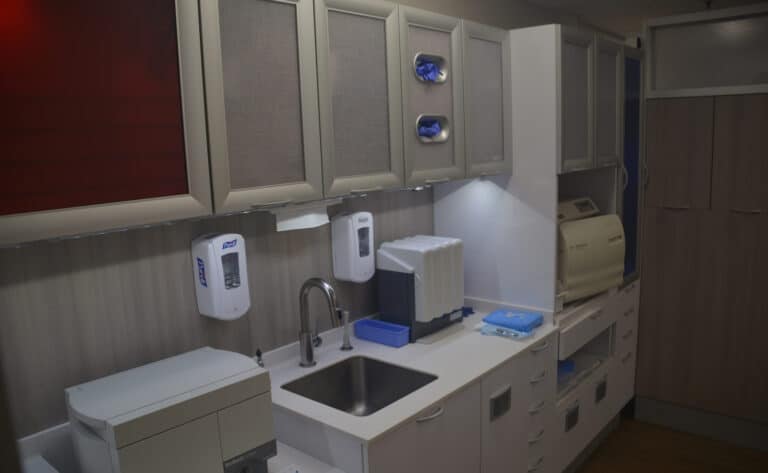 Lee-Family-Dentistry-Overland-Park-Sterilization-2-1950x1200